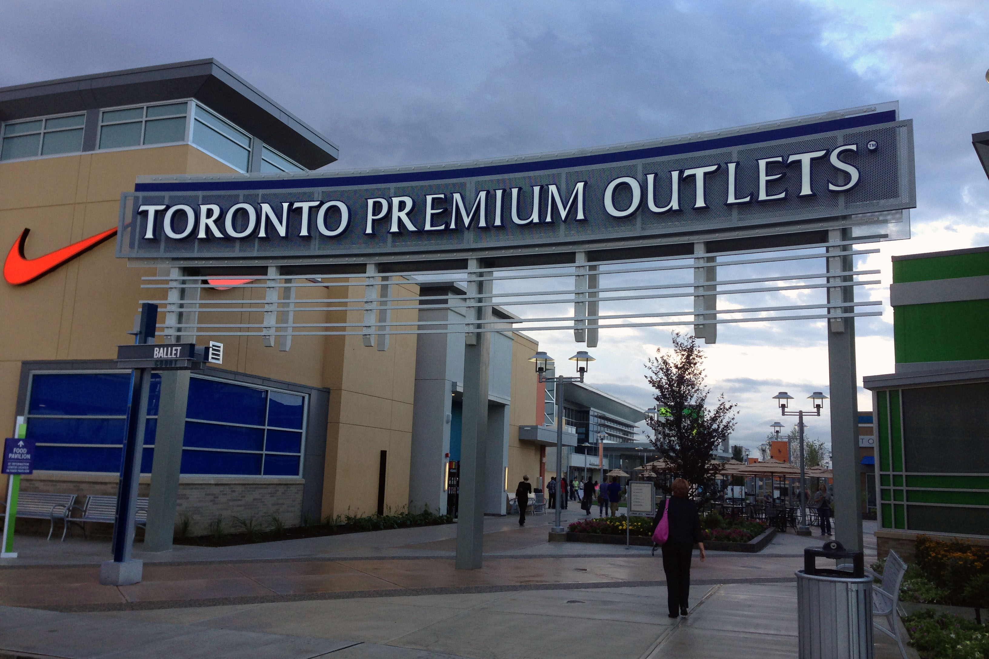 Toronto Premium Outlets opens in Halton Hills - CityNews